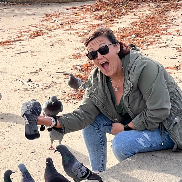 Meet Laura Beth! My friends call me LB! 💜🖤 - Picture 3 of 8